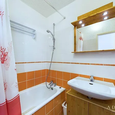 Montagne Au Centre, 4 Pers, Balcon, Proche Pistes - Fr-1-398-575